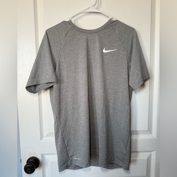 Nike Gray Short Sleeve Tee Performance Fabric - Picture 1 of 6